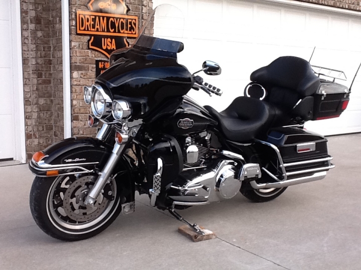 2008 Harley Davidson Ultra Classic FLHTCU photograph
