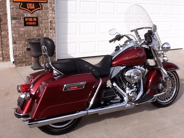 2010 Harley Davidson Road King FLHR photograph