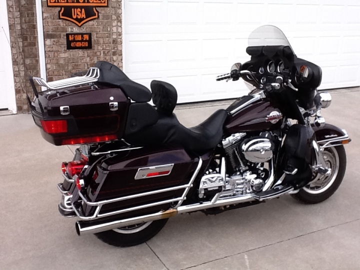 2005 Harley Davidson FLHTCUI Ultra Classic photograph