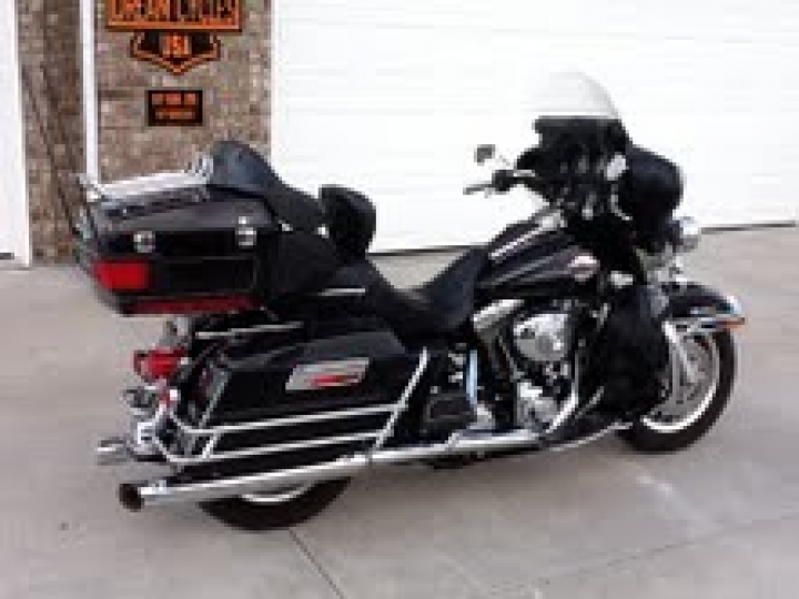 2005 Harley Davidson Ultra Classic FLHTCUI photograph