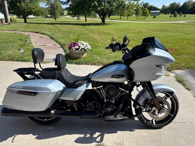 2024 HARLEY DAVIDSON ROADGLIDE photograph