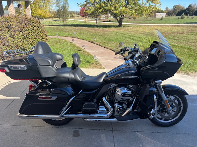 2016 HARLEY DAVIDSON ROAD GLIDE ULTRA photograph