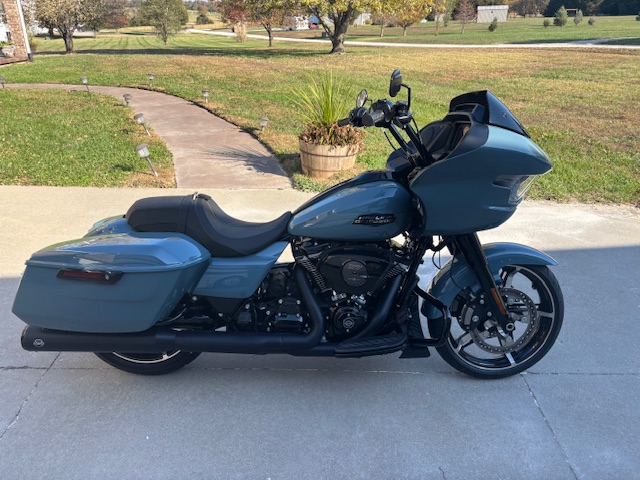 2024 HARLEY DAVIDSON ROADGLIDE photograph
