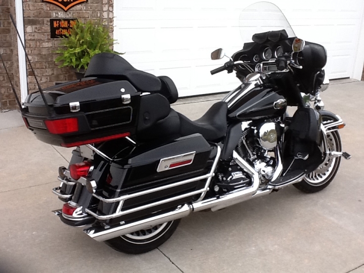 2009 Harley Davidson Ultra Classic FLHTCU photograph