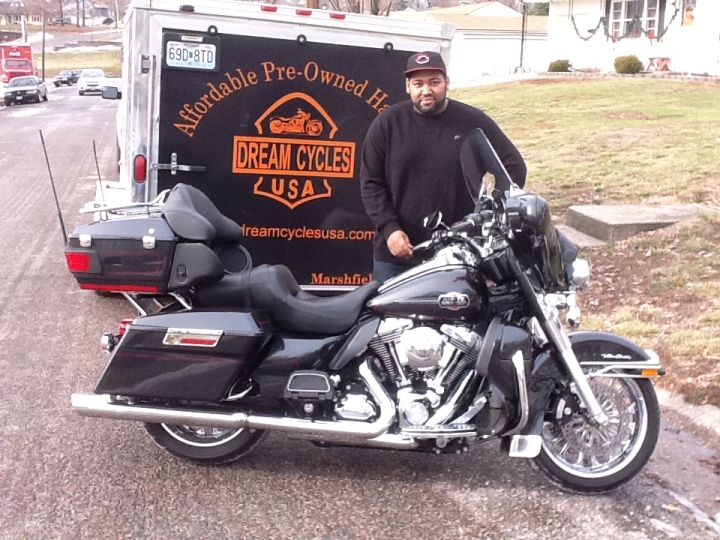 2009 Harley Davidson Ultra Classic FLHTCU photograph