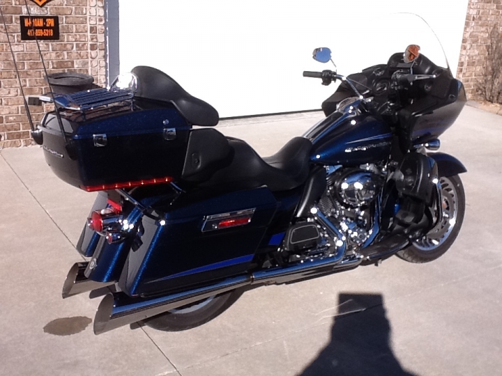 2012 Harley Davidson Road Glide Ultra FLTRU photograph