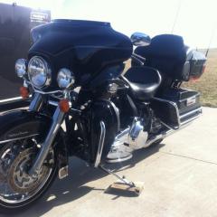 2010 Harley Davidson Ultra Classic FLHTCU thumbnail