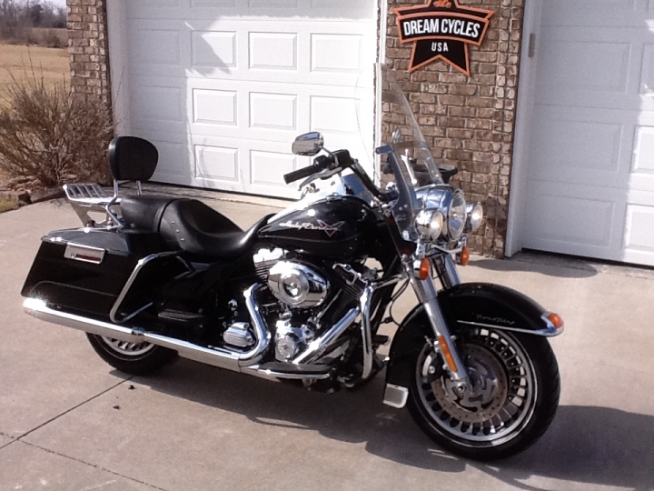 2013 Harley Davidson Road King FLHR photograph