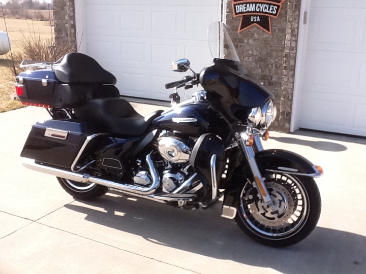 2012 Harley Davidson Ultra Classic Limited   FLHTK photograph